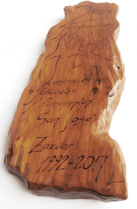 Pirograbado tabla conmemorativa asociación jubilados San José de Zazuar