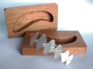 caja joyero artesanal de madera de cedro