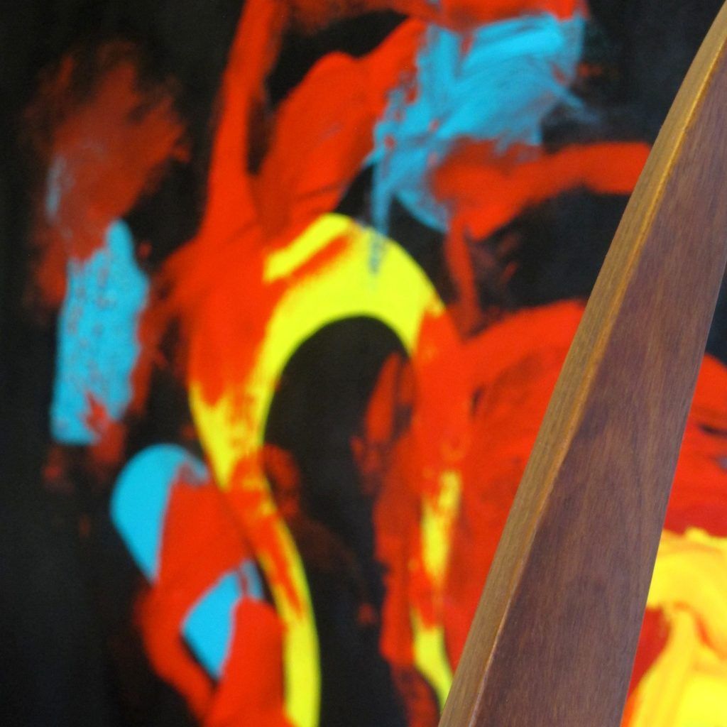 escultura orgánica de madera de iroko