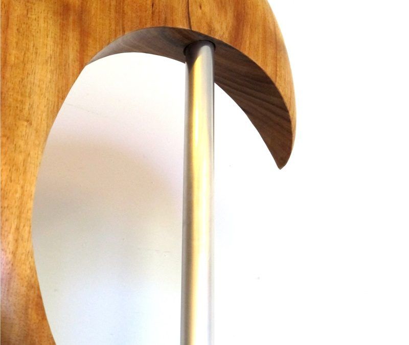 escultura orgánica de madera de acacia