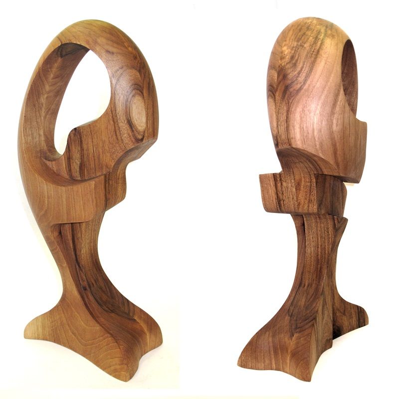 escultura orgánica de madera de nogal