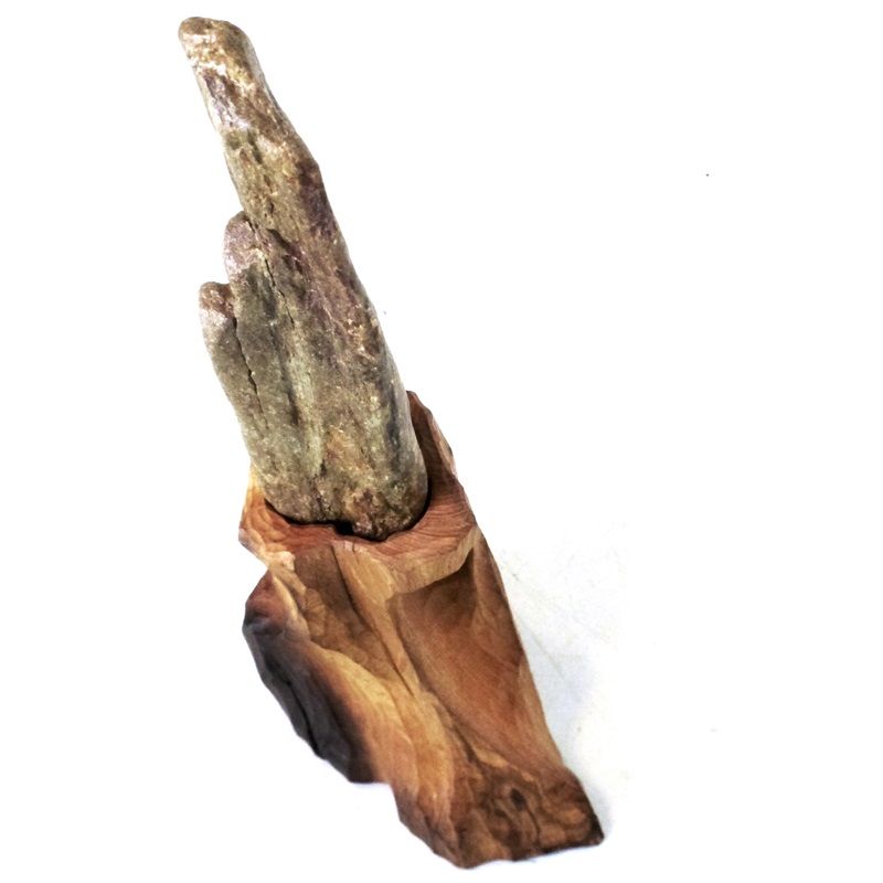escultura madera y piedra
