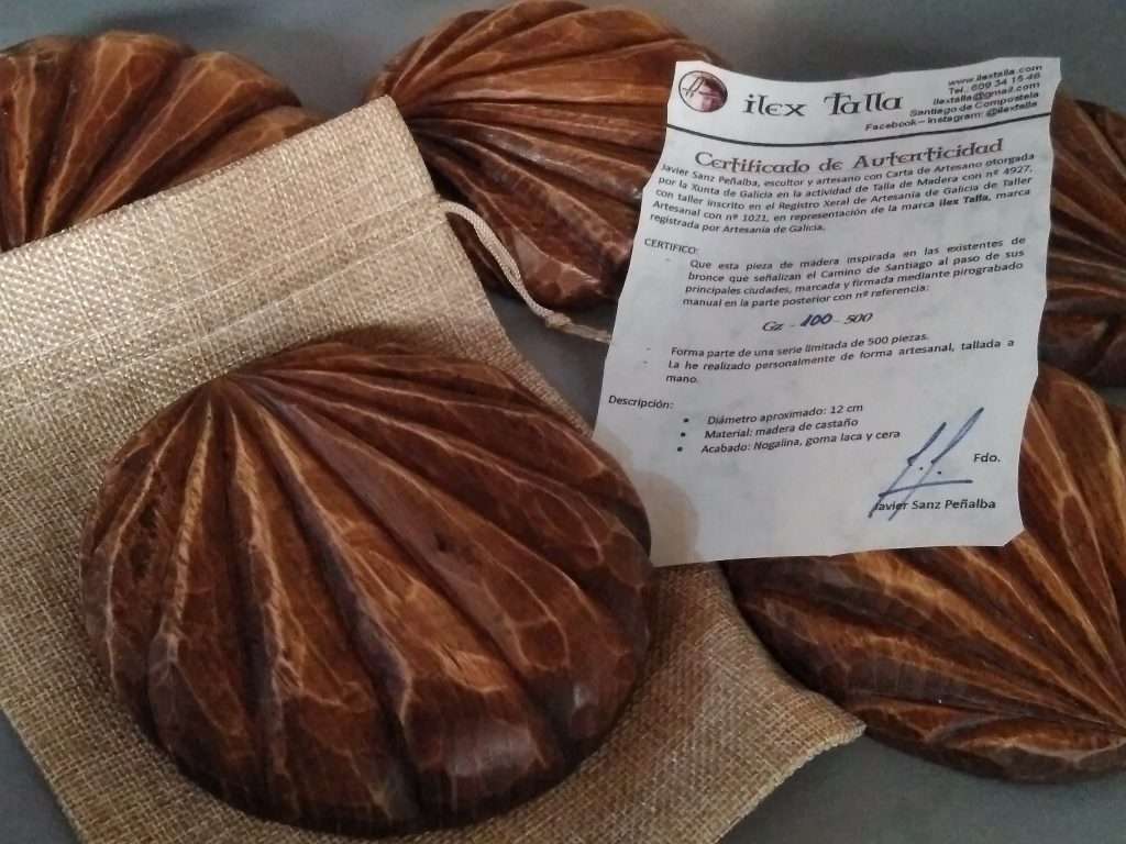 Concha de Santiago de madera tallada