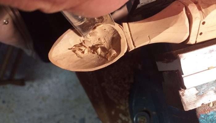 Cómo hacer una cuchara de madera
