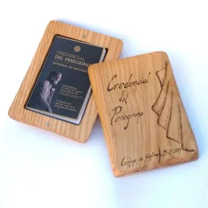 Caja de madera de fabricación artesanal para guardar Credencial del Peregrino del Camino de Santiago